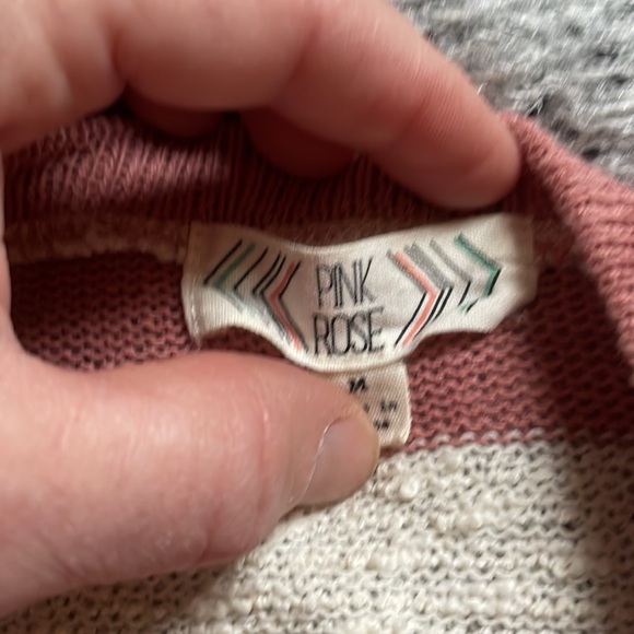 Two sweaters - Picture 6 of 7